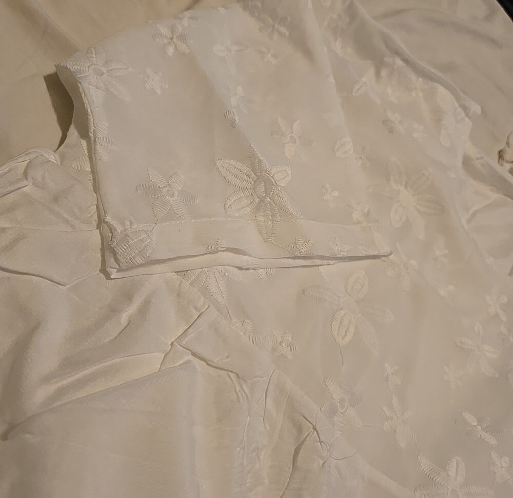 Women’s White Embroidered Blouse. Fully Lined. Very Elagant And Casual NWT